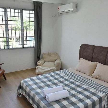 Rain Tree Homestay Bintulu Bagian luar foto