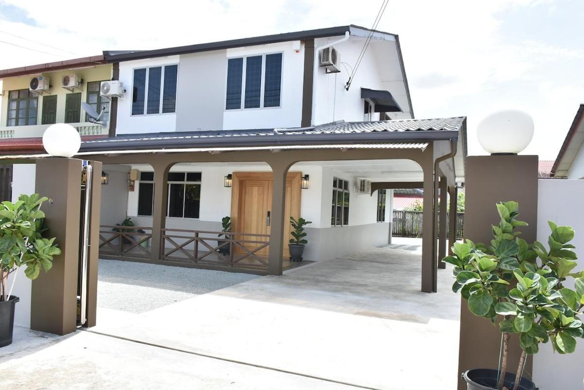 Rain Tree Homestay Bintulu Bagian luar foto
