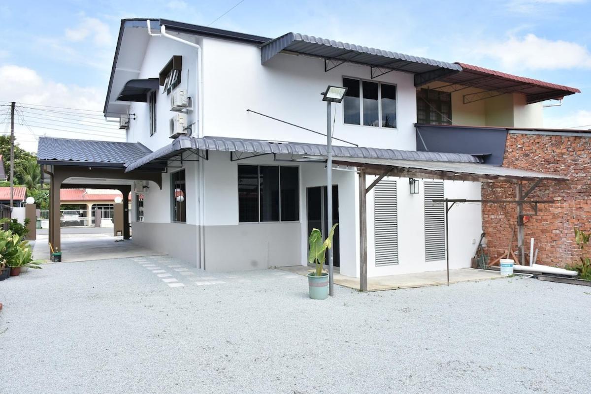 Rain Tree Homestay Bintulu Bagian luar foto