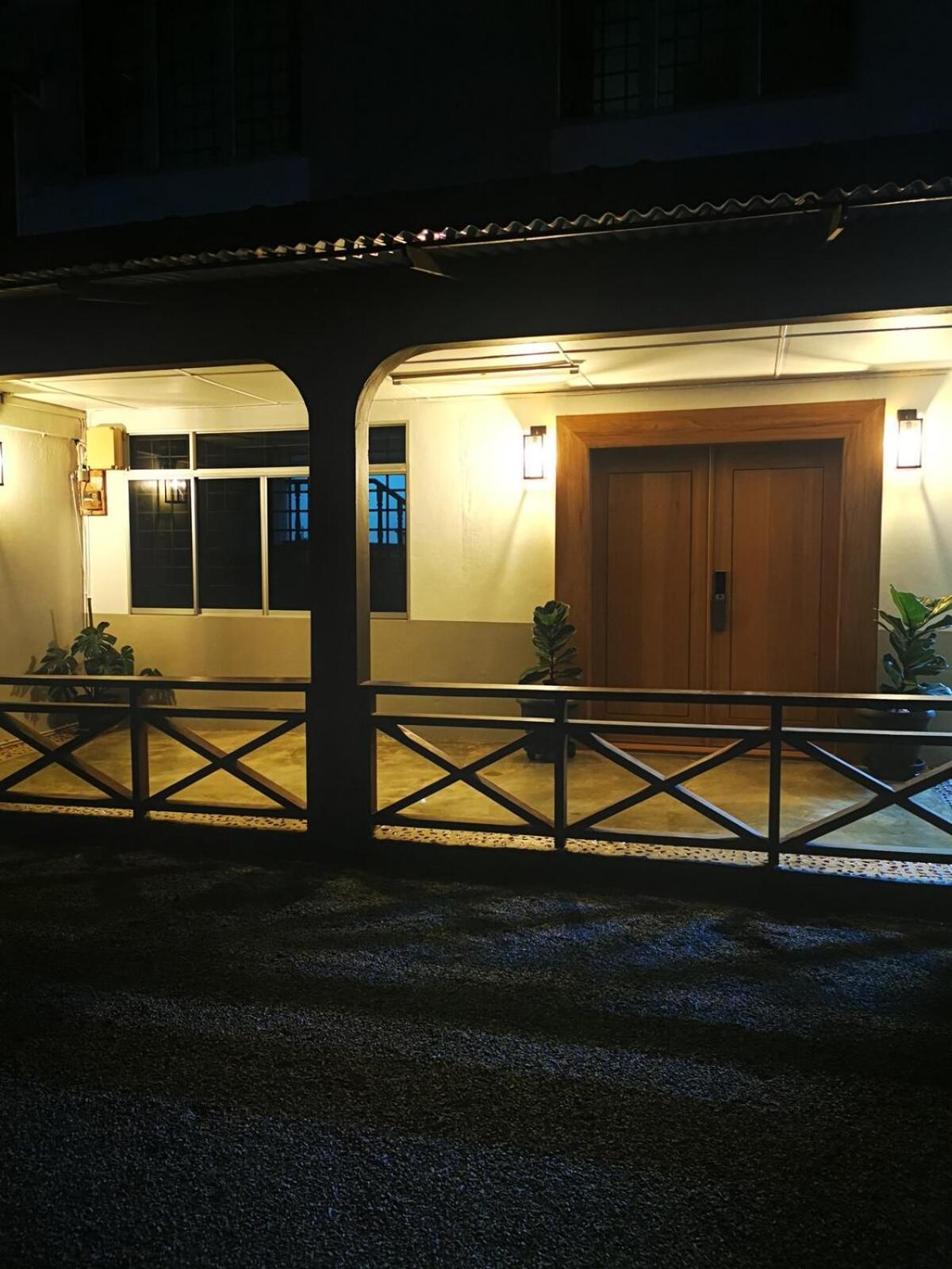 Rain Tree Homestay Bintulu Bagian luar foto